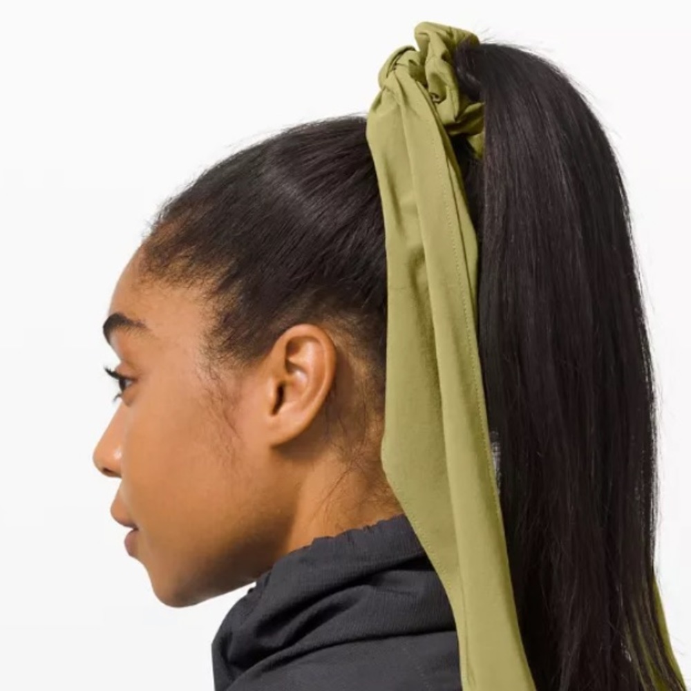 Lululemon uplifting scrunchie
